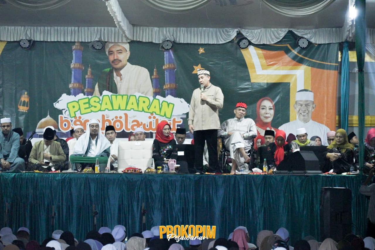 Bupati Dan Ribuan Masyarakat Pesawaran Bersholawat Bersama 