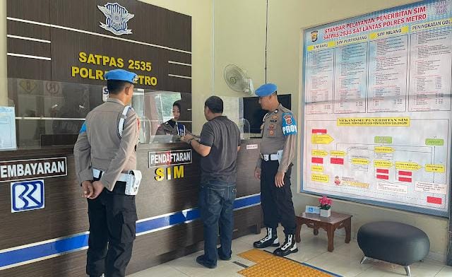 Antisipasi Pungli, Provost Cek Pelayanan Masyarakat di Polres Kota Metro