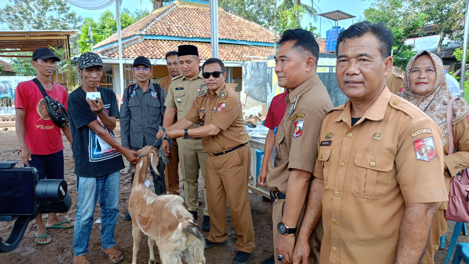 Dorong Pembangunan Ekonomi Inklusif, Kelompok Tani Desa Candimas Berhasil Kembangkan Ternak.