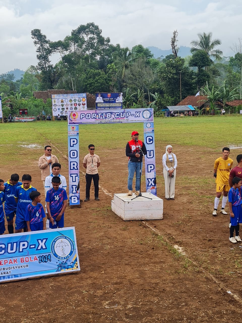 Turnamen Sepak Bola PORTIB Ke X Dibuka oleh Ketua KONI Lampung Barat Parosil Mabsus