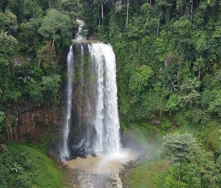 Keindahan Air Terjun Semantung Lampung Barat