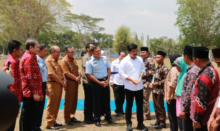 Menteri  ATR/BPN dan Pemprov Lampung Bagikan 110 Sertifikat Kepada Masyarakat Desa Bumi Agung Marga 