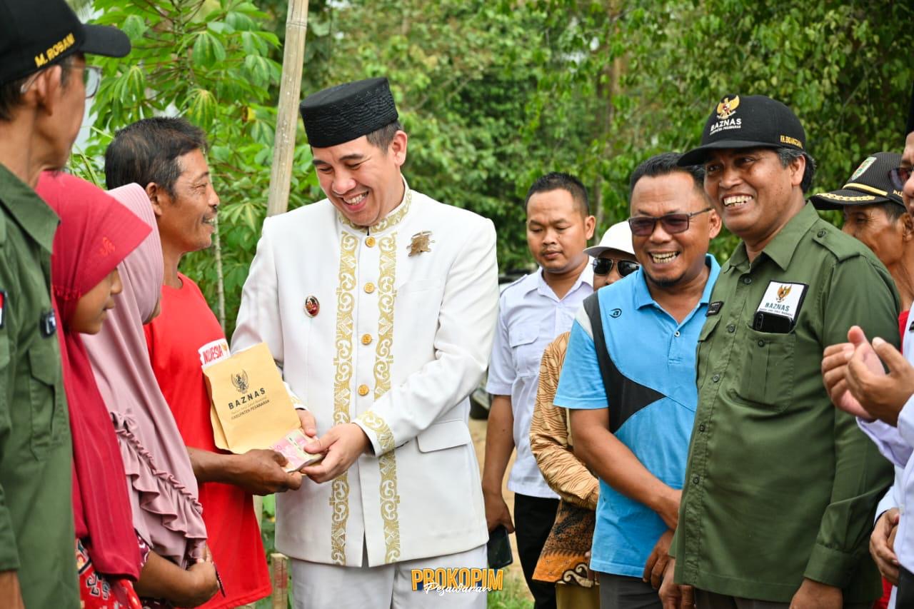 Dendi Ramadhona Serahkan Bantuan Rumah Layak Sehat 