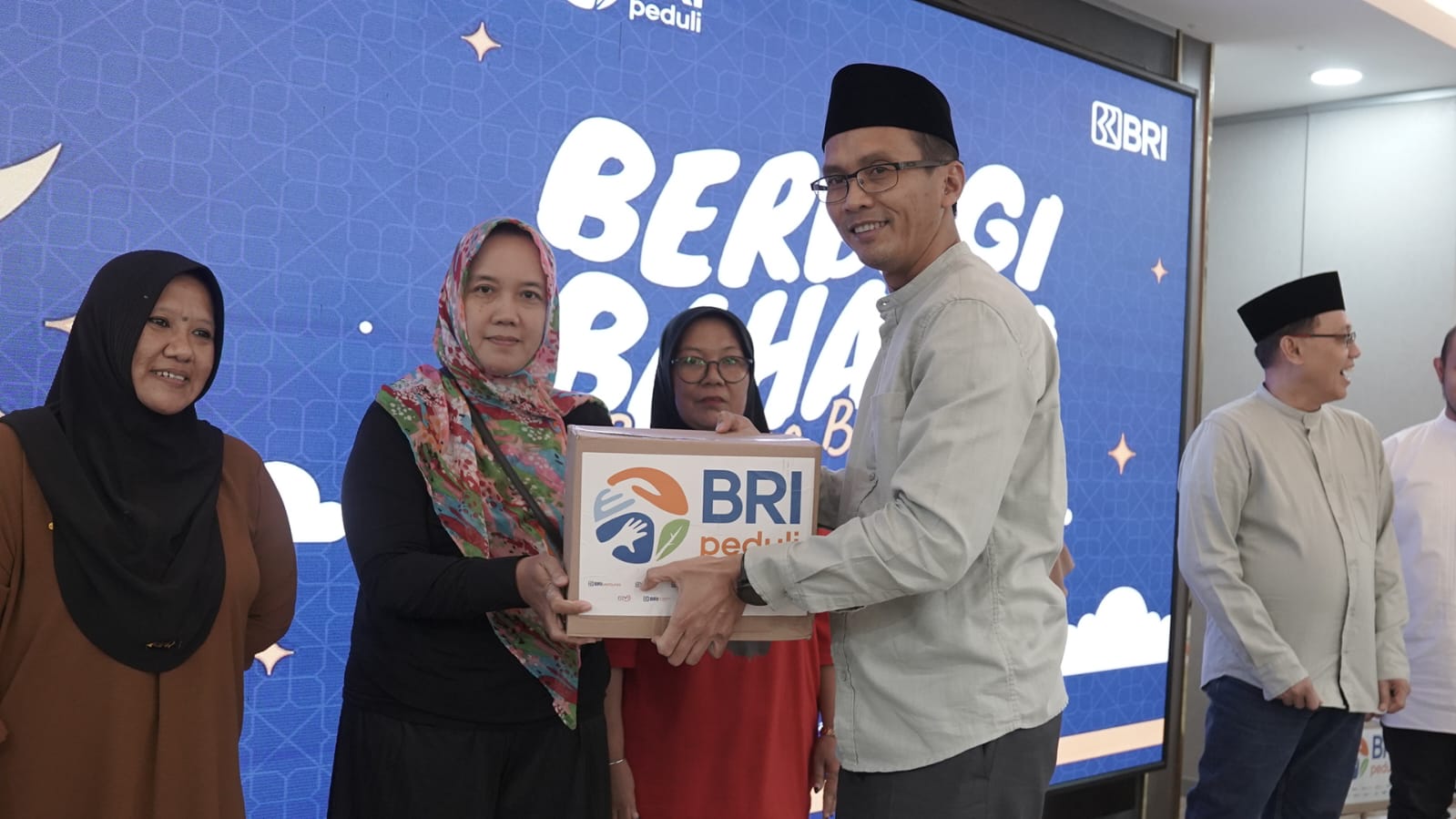 Program Berbagi Bahagia Bersama BRI Group, RO Bandar Lampung Salurkan 1.680 Paket Sembako ke Warga Sekitar