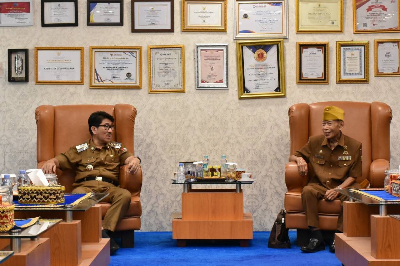 Terima Audiensi LVRI dan DHC 45, Bupati Lampura Tegaskan Komitmen Jaga Semangat Perjuangan