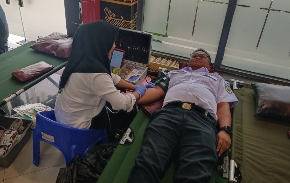 KAI Divre IV Tanjungkarang Gelar Donor Darah dan Pemeriksaan Narkoba di Stasiun