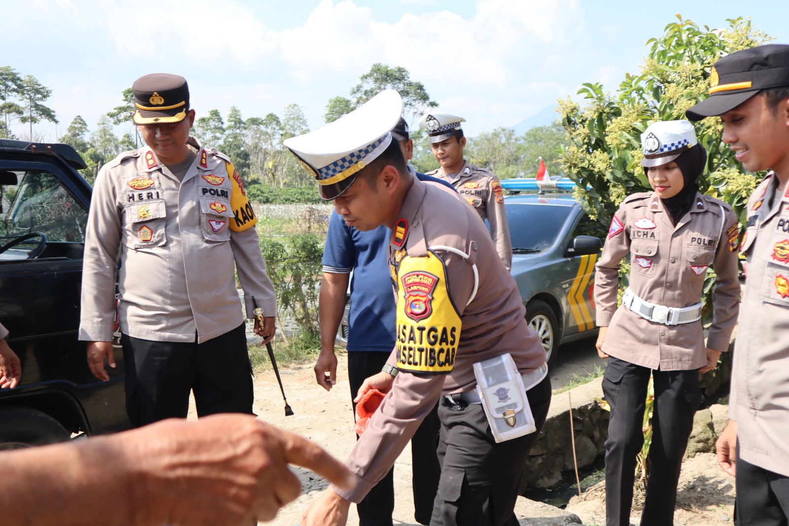 Sambut Hari Lalu Lintas Bhayangkara ke 68, Polres Lambar Bagikan Air Bersih