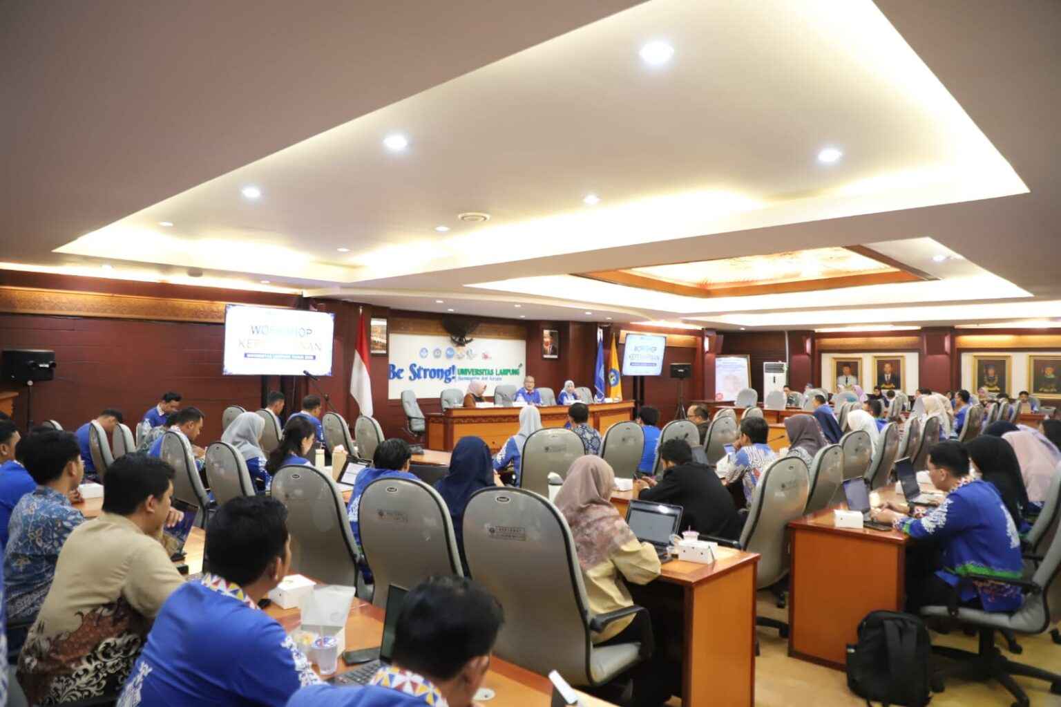 Unila Bekali Dosen Tendik Hadapi Era AI dan Transformasi Digital