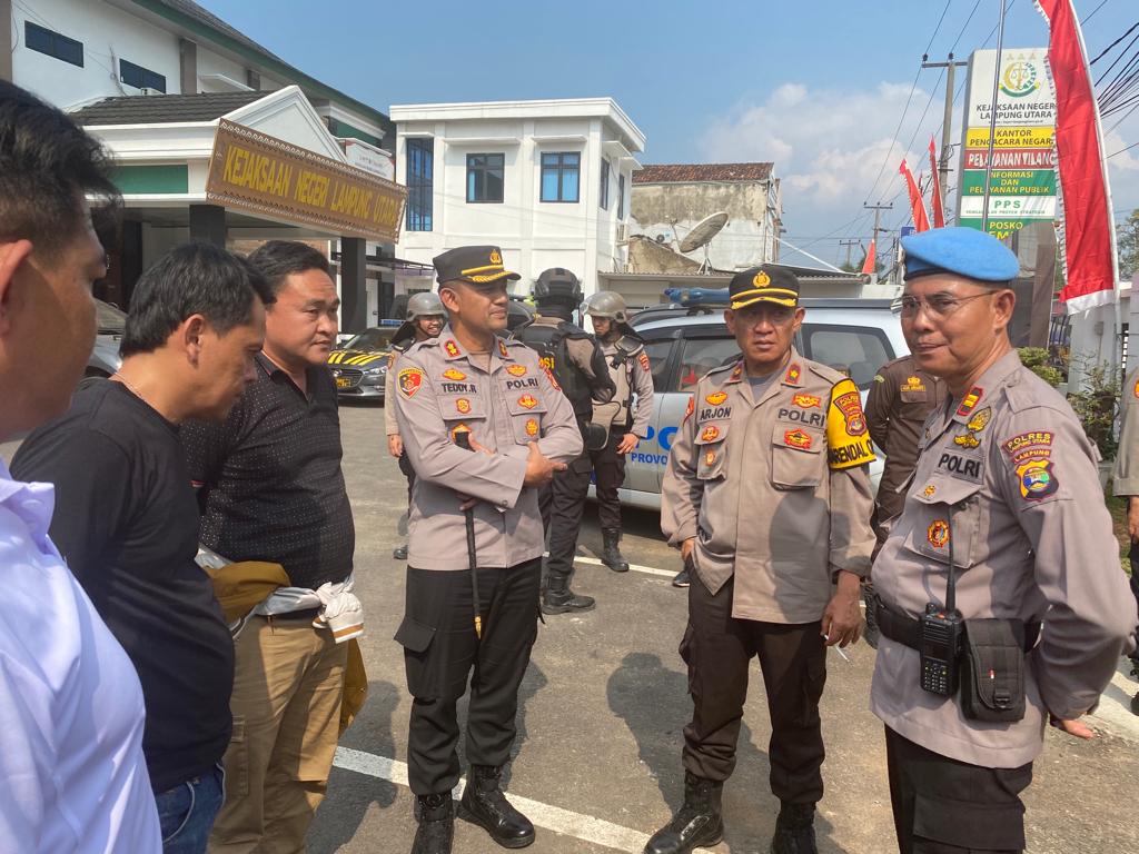 Kapolres Lampura Pimpin Langsung Pengamanan Aksi Damai Aliansi Masyarakat Lampung