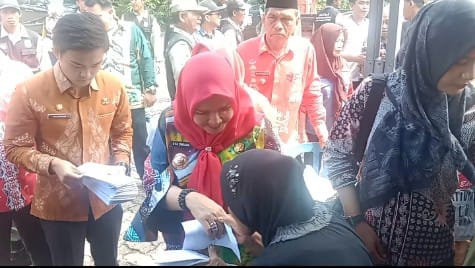 Walikota Bandar Lampung Berikan Bantuan Warga Yang Terdampak Banjir 