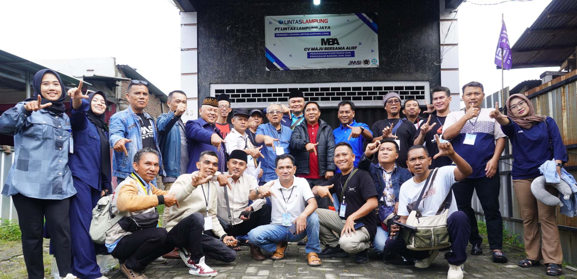 Kontingen JMSI Lampung Berangkat Hadiri HPN dan HUT Ke-6 JMSI di Banten 