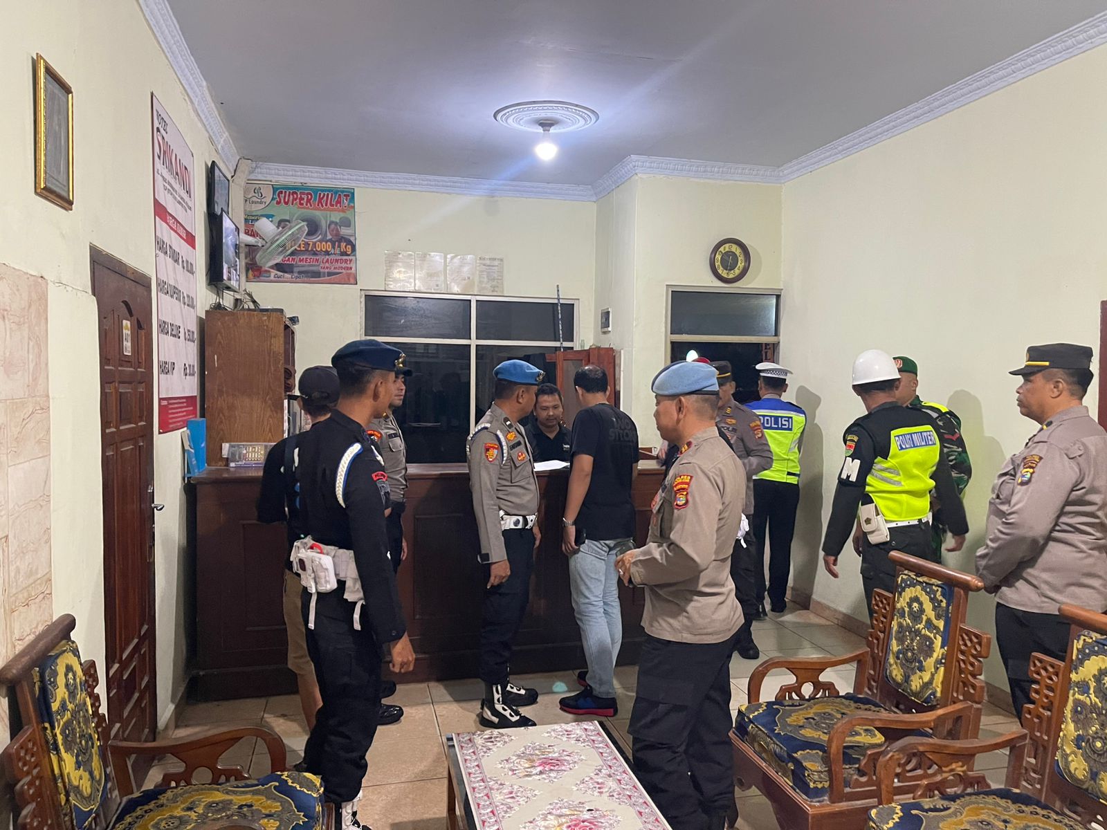 Polres Lampura Bersama TNI Razia Karaoke dan Hotel