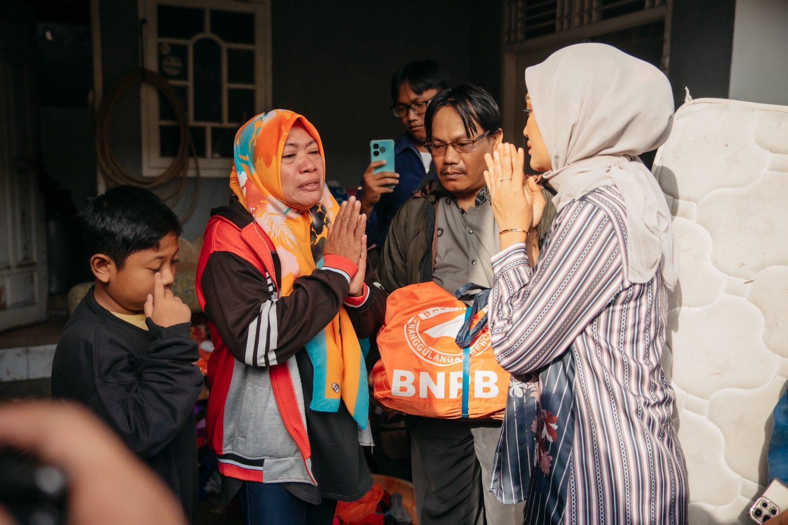 Wagub Lampung Jihan Nurlela Tinjau Banjir di Way Kandis dan Sambangi Keluarga Korban Longsor di Gedong Air