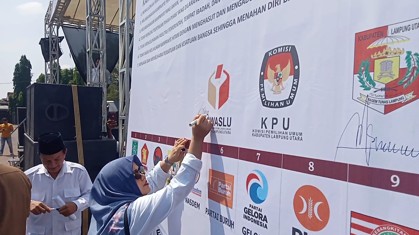 Jelang pemilu 2024,Bawaslu Lampung Utara Gelar Deklarasi Damai.