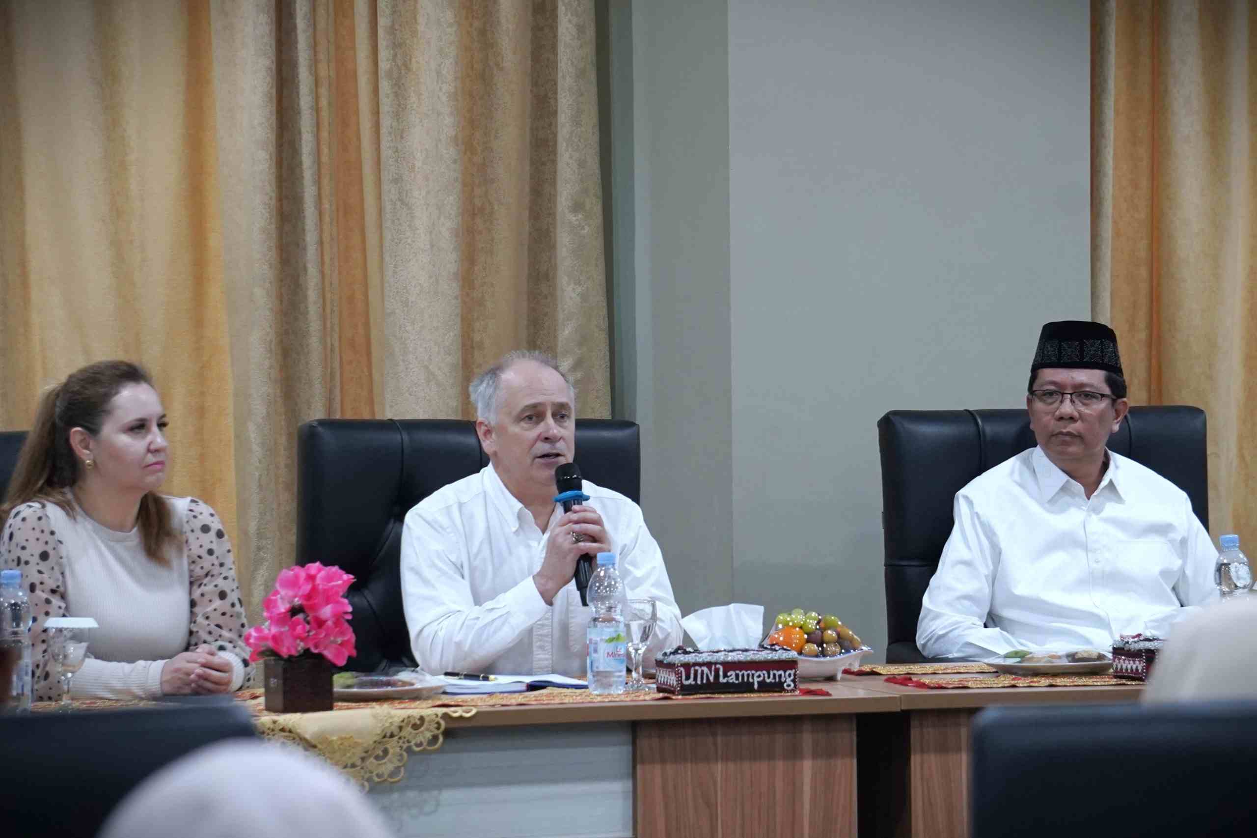 UIN Raden Intan Lampung - TSU Rusia Tindak Lanjut Program Kolaborasi Riset Bidang Sains, Kesehatan, dan Halal