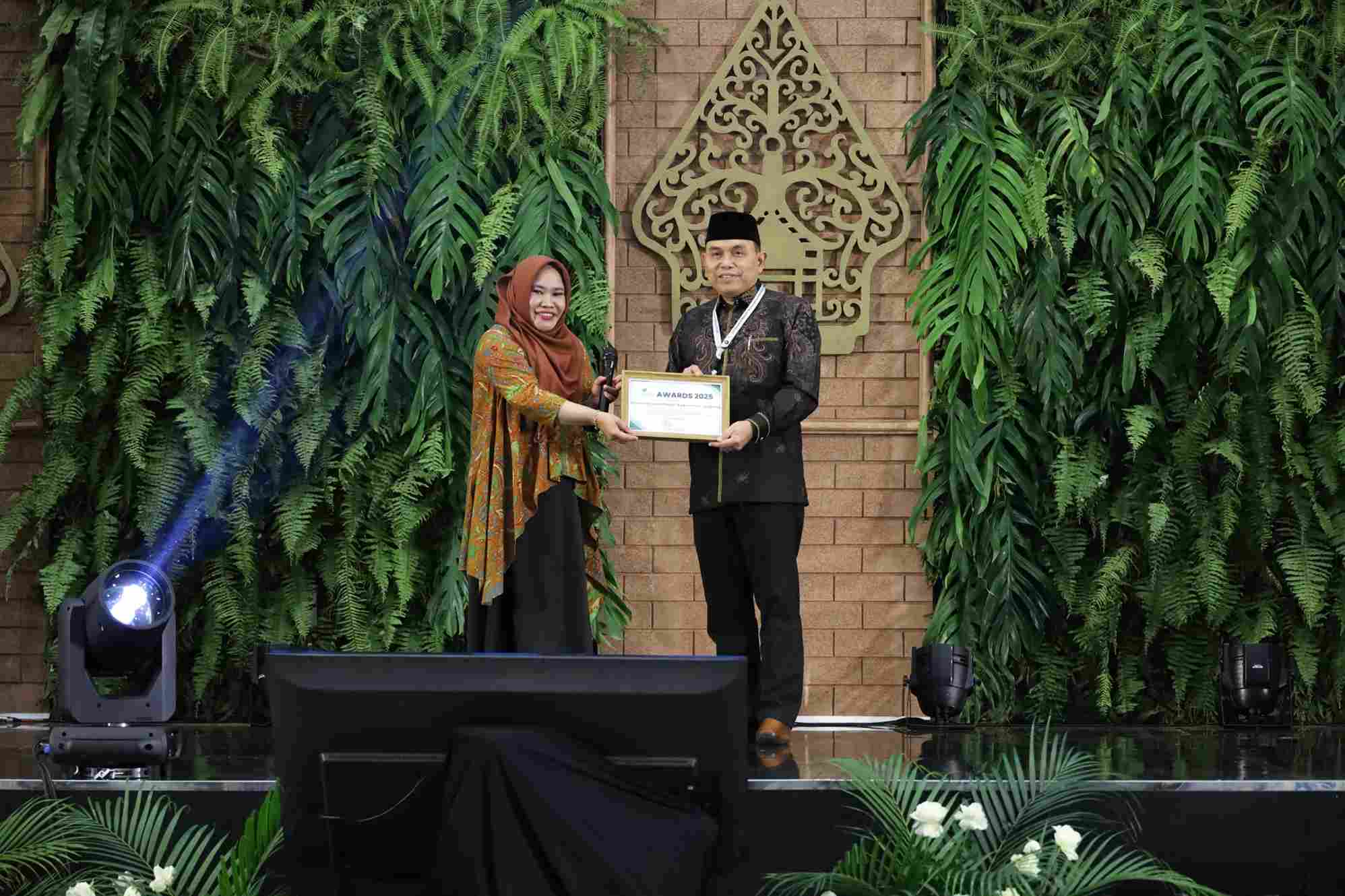 Melesat Ke-59 Dunia, UIN RIL Sabet Dua Penghargaan Top 1 PTKIN