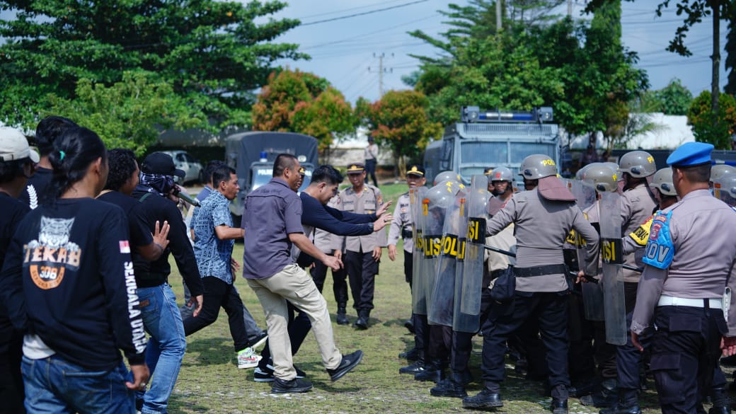 Jelang Peringatan Hari Buruh Internasional , Polres Lampura Gelar Latihan Dalmas