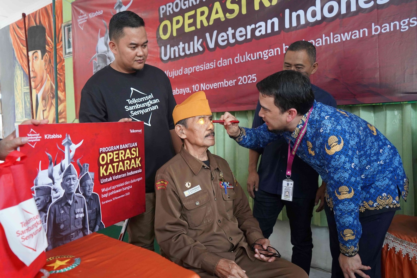 Peringati Hari Pahlawan Nasional, Telkomsel dan Kitabisa Gelar Operasi Katarak bagi 20 Veteran dan Keluarga
