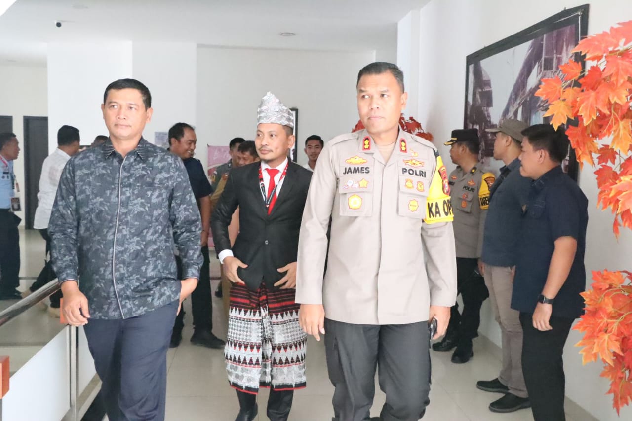 Polres Tulangbawang Gelar Pengamanan Secara Ketat Rapat Pleno Hasil Pemilu 2024 Tingkat Kabupaten.
