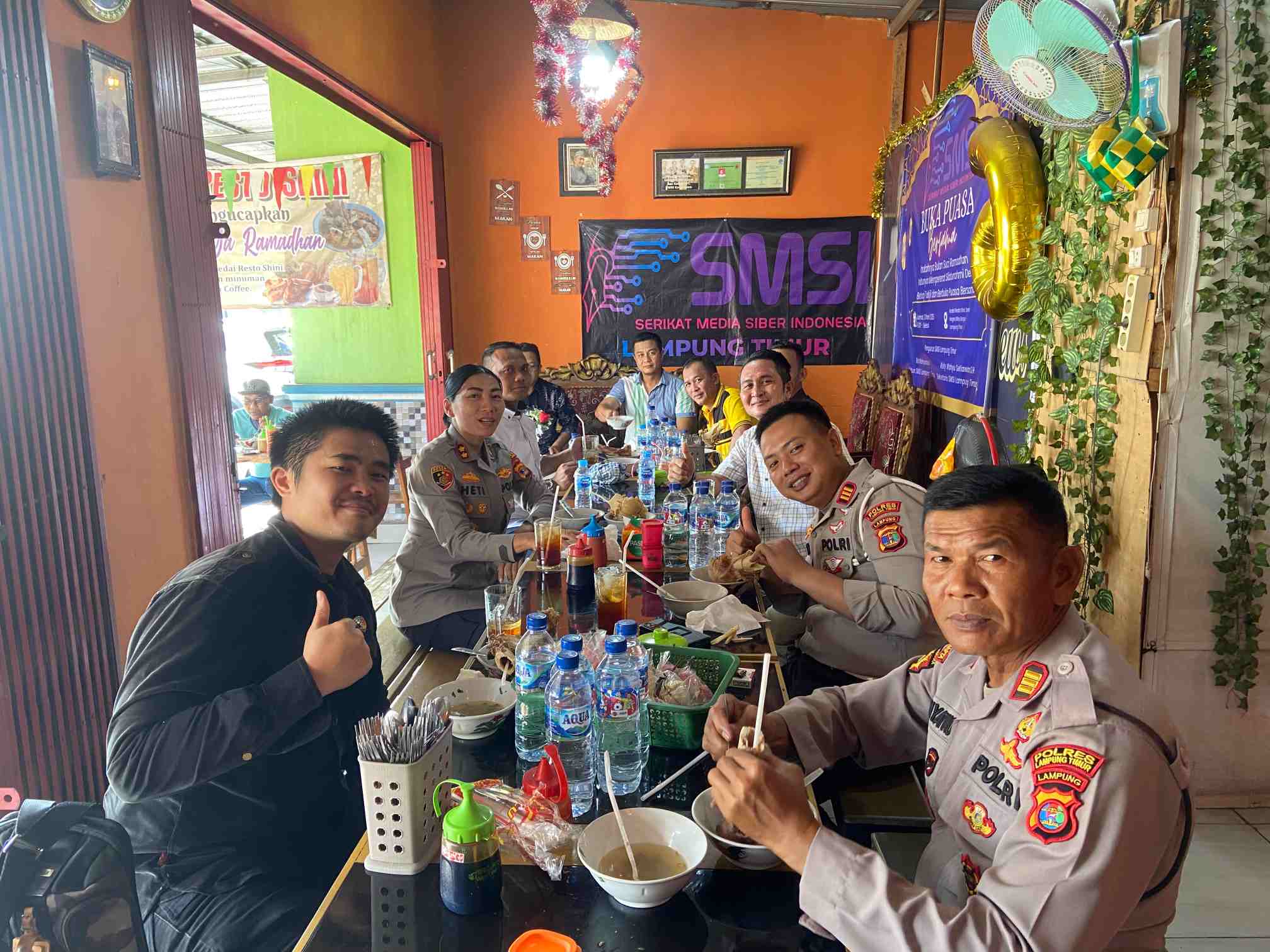 Kapolres Lamtim AKBP Heti Patmawati Beserta PJU Nikmati Bakso Tulang di Kedai Resto Shini