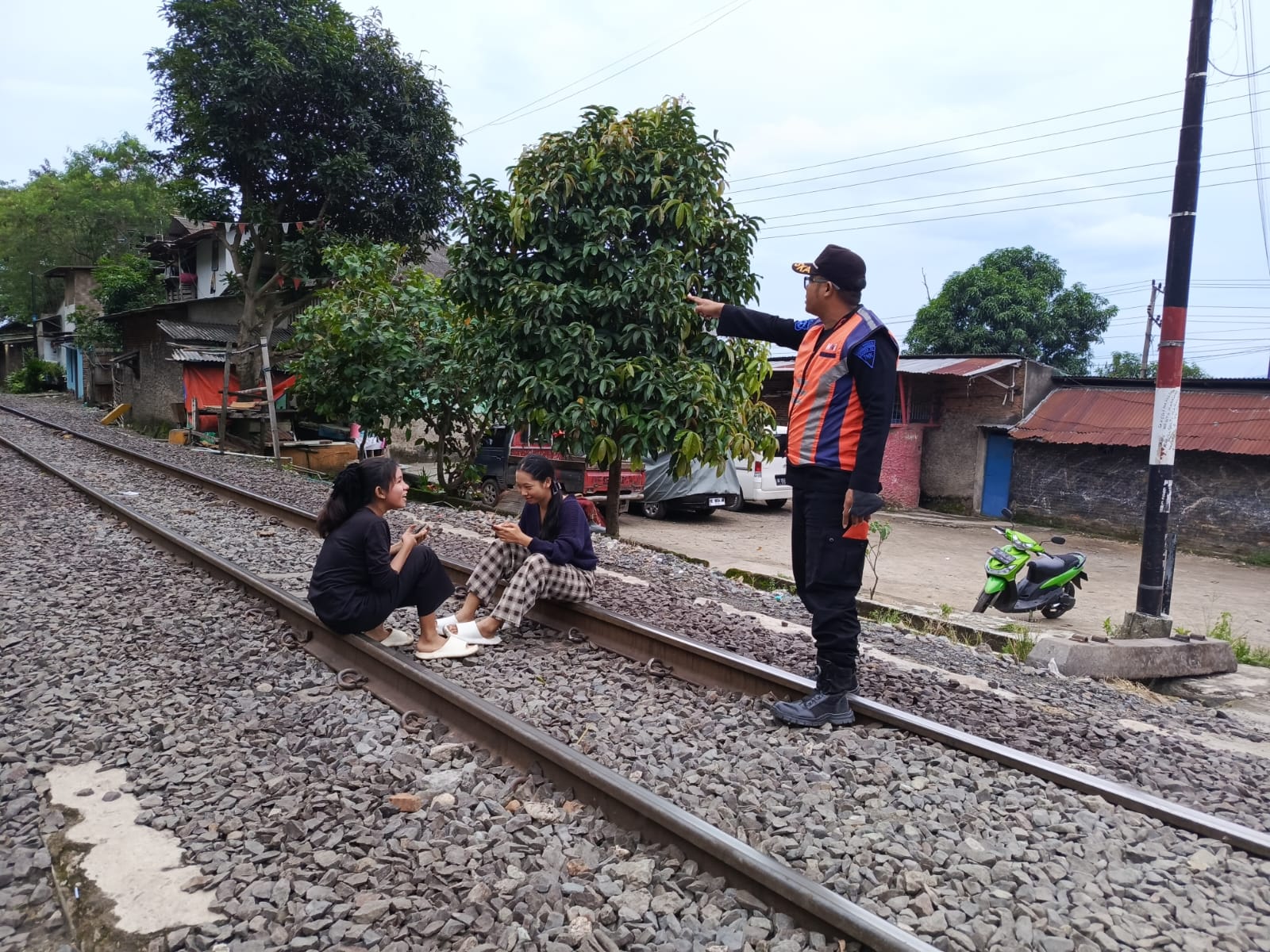 KAI Divre IV Tanjungkarang Ingatkan Larangan Ngabuburit di Jalur Kereta Api