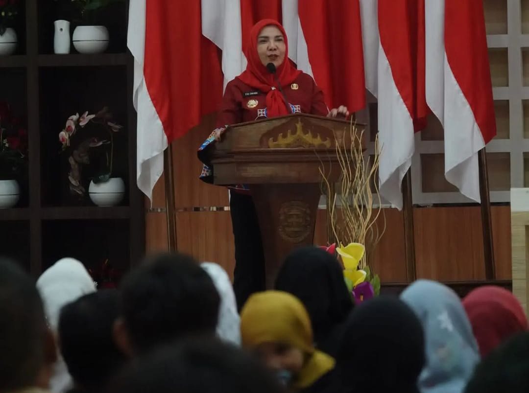 Walikota Eva Bagikan Biaya Operasional Tim Pendamping Keluarga di Bandar Lampung