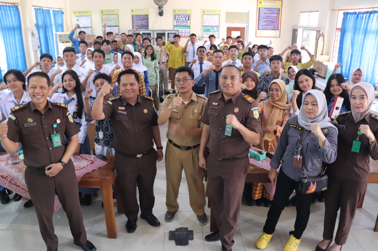 Kejati Lampung Kunjungi SMAN 10 Bandar Lampung 