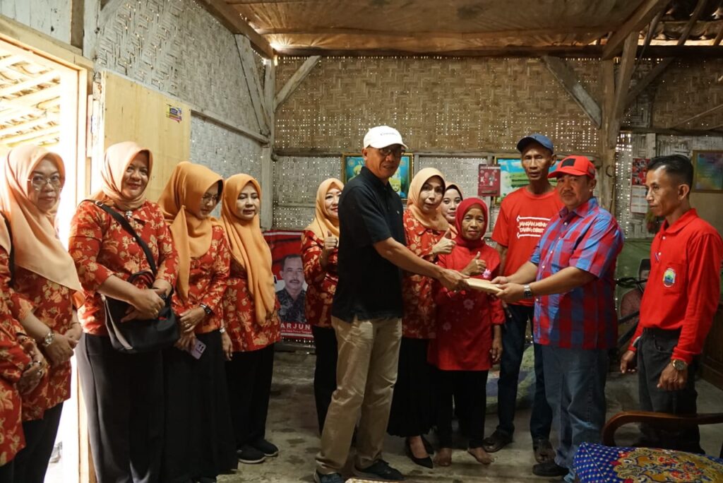 DWP Lampung Selatan Berikan Bantuan Bedah Rumah Warga Panca Tunggal,Merbaumataram