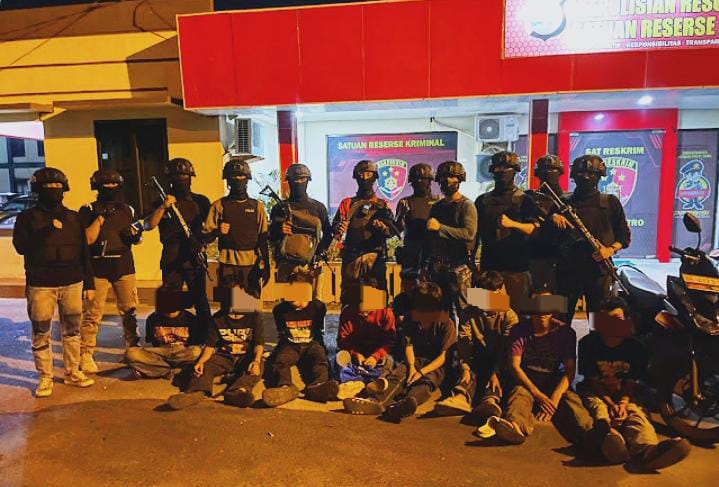 Delapan Remaja Bersenjata Tajam Diamankan Tim CRT Polres Kota Metro