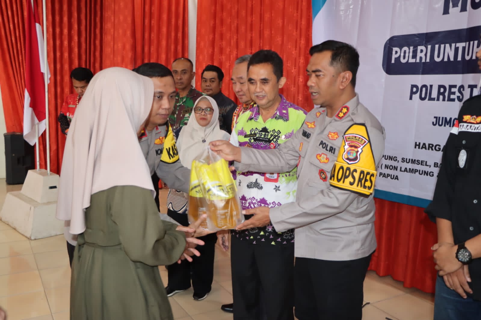 Warga Gisting Antusias dengan Program Gerakan Pangan Murah Yang Diadakan Polres Tanggamus 