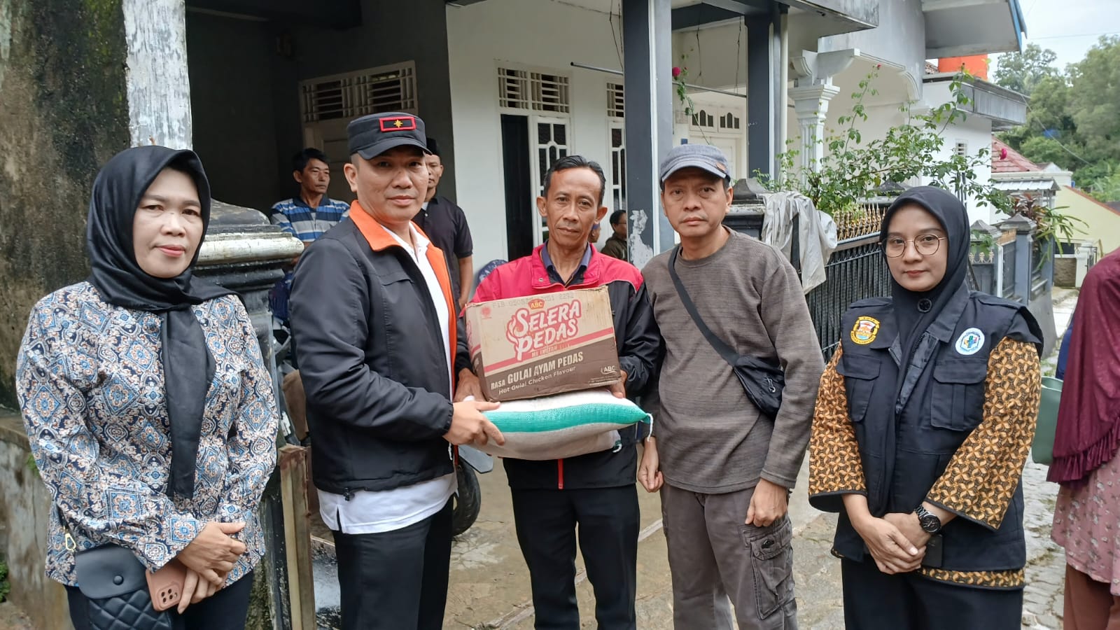 Pemkot Bandar Lampung Beri Bantuan Sembako dan Uang Tunai ke Korban Longsor