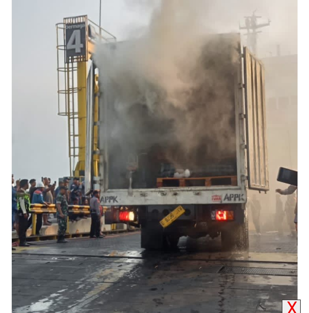 KMP Tranship Tujuan Pelabuhan Merak Ke Bakauheni Terbakar