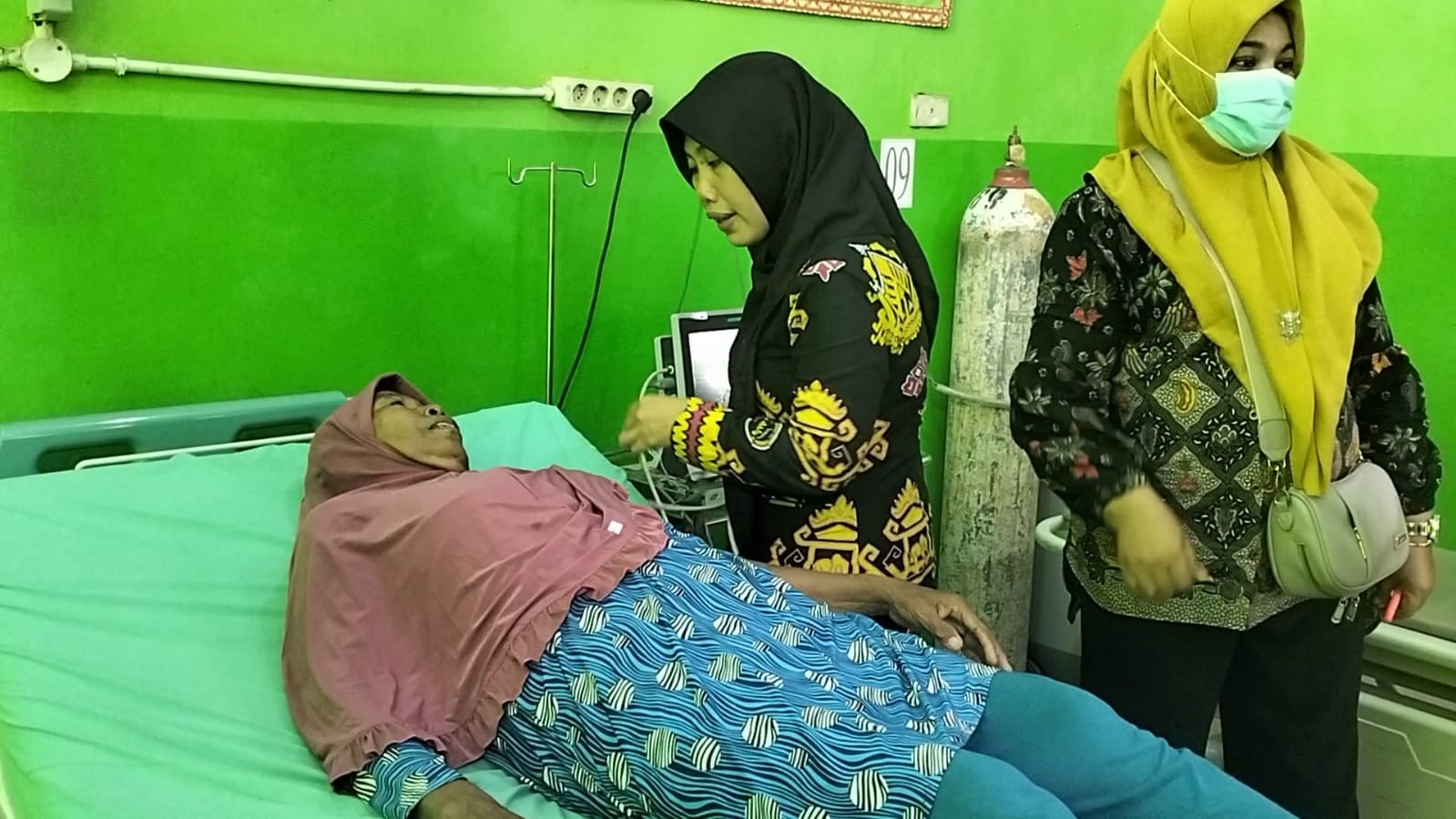 Usai Santap Makanan Hajatan, Puluhan Warga Kotabumi Keracunan