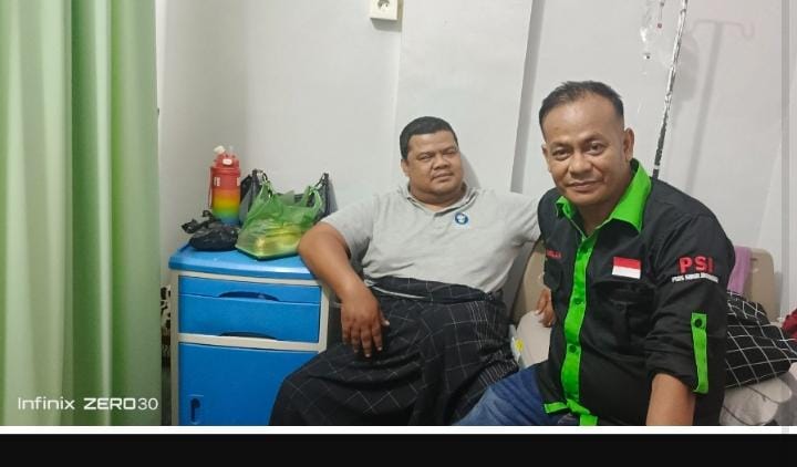 Tunjukkan Kepedulian, Ketua PSI Aceh dan Jajaran Jenguk Rekan Jurnalis Yang Dirawat di RS