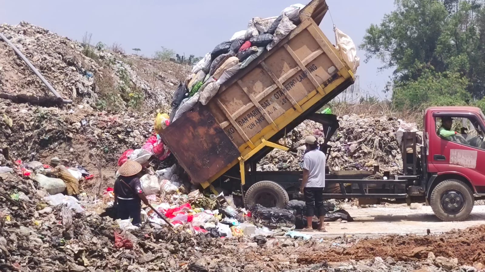 Hari Ini Pemkot Metro Trobos Penghadangan, Ketua Aliansi: Tak Ada Alasan Hadang Truk Sampah
