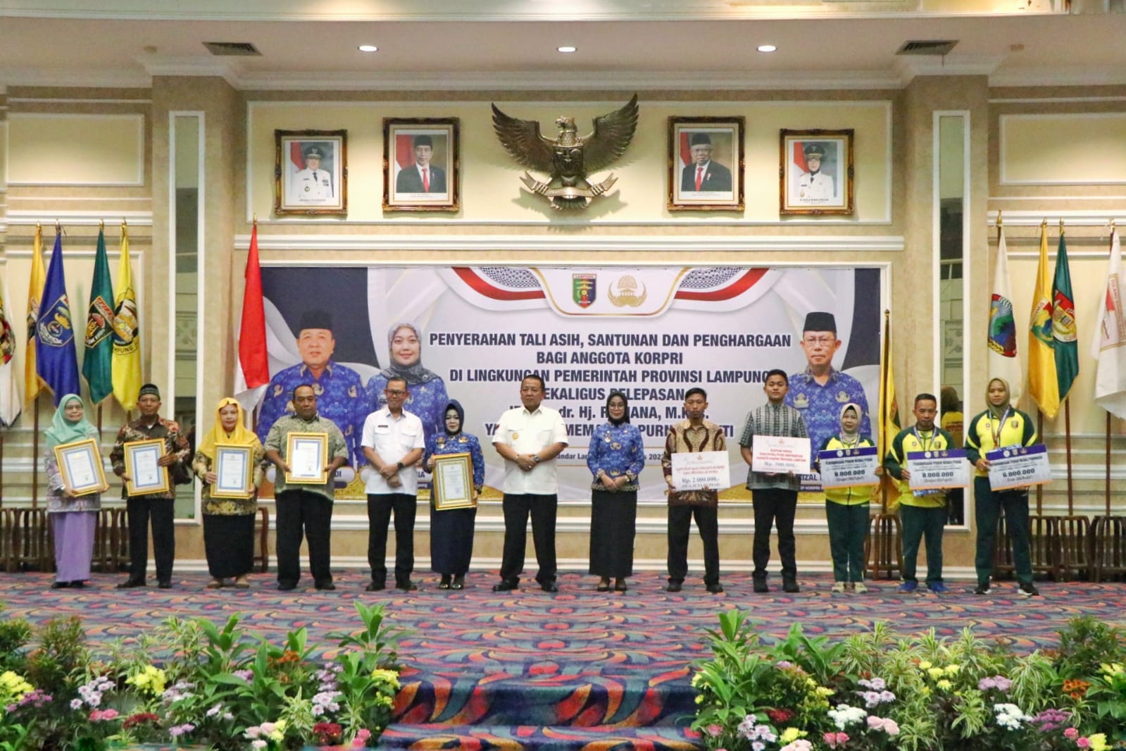 Gubernur Lampung Arinal Serahkan Tali Asih 