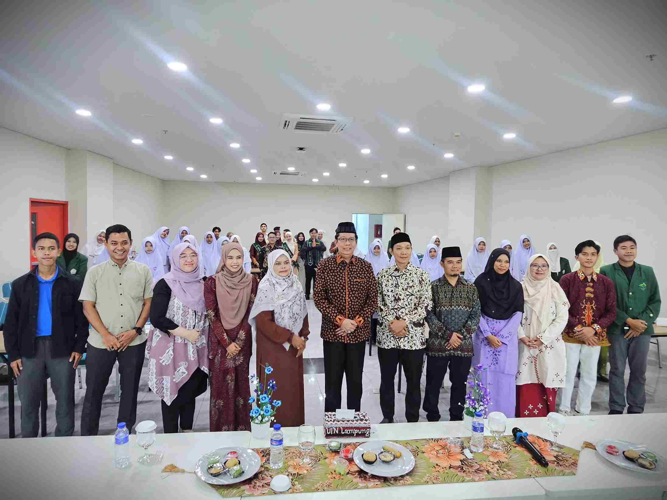 Rektor UIN Raden Intan Lampung Terima Kunjungan Pelajar dari Thailand