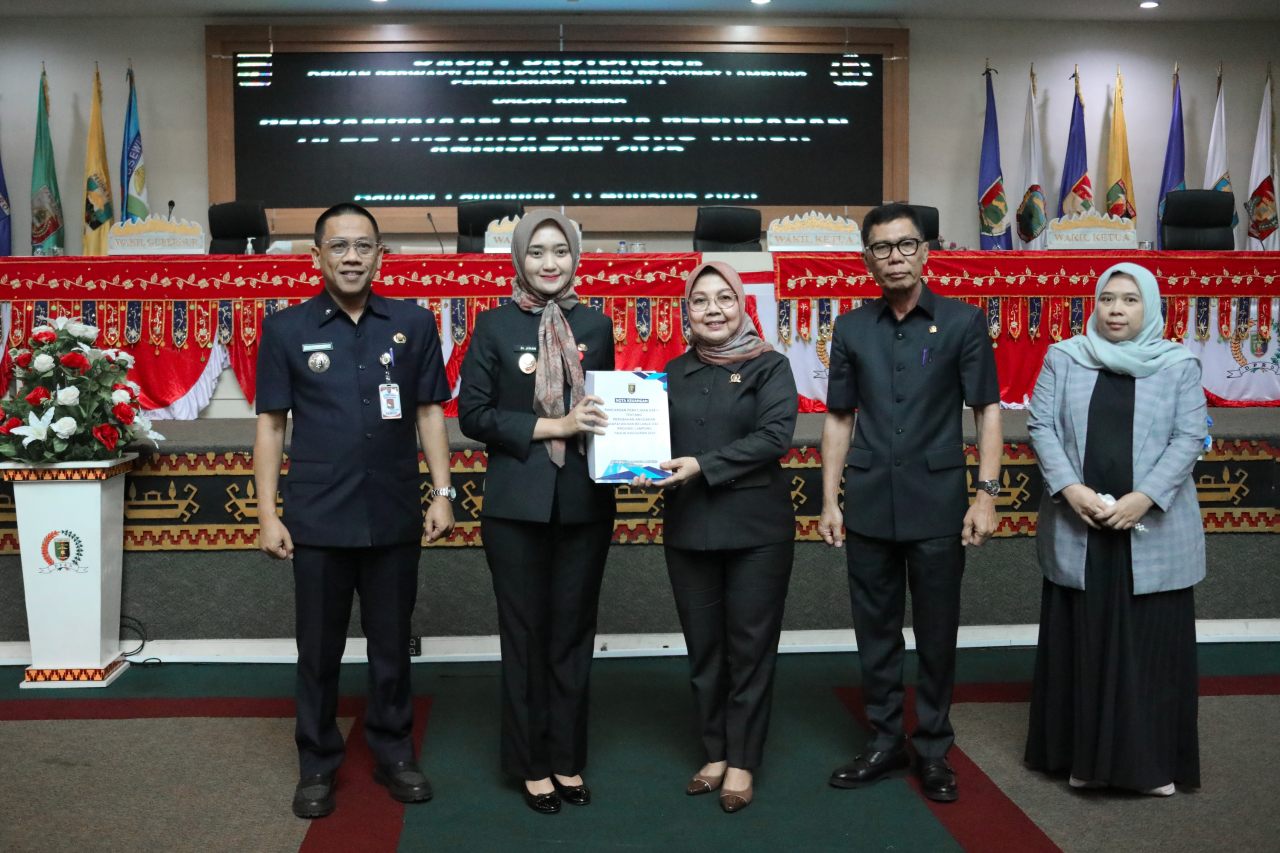 Pemprov Lampung Serahkan Dokumen Raperda Perubahan APBD 2025