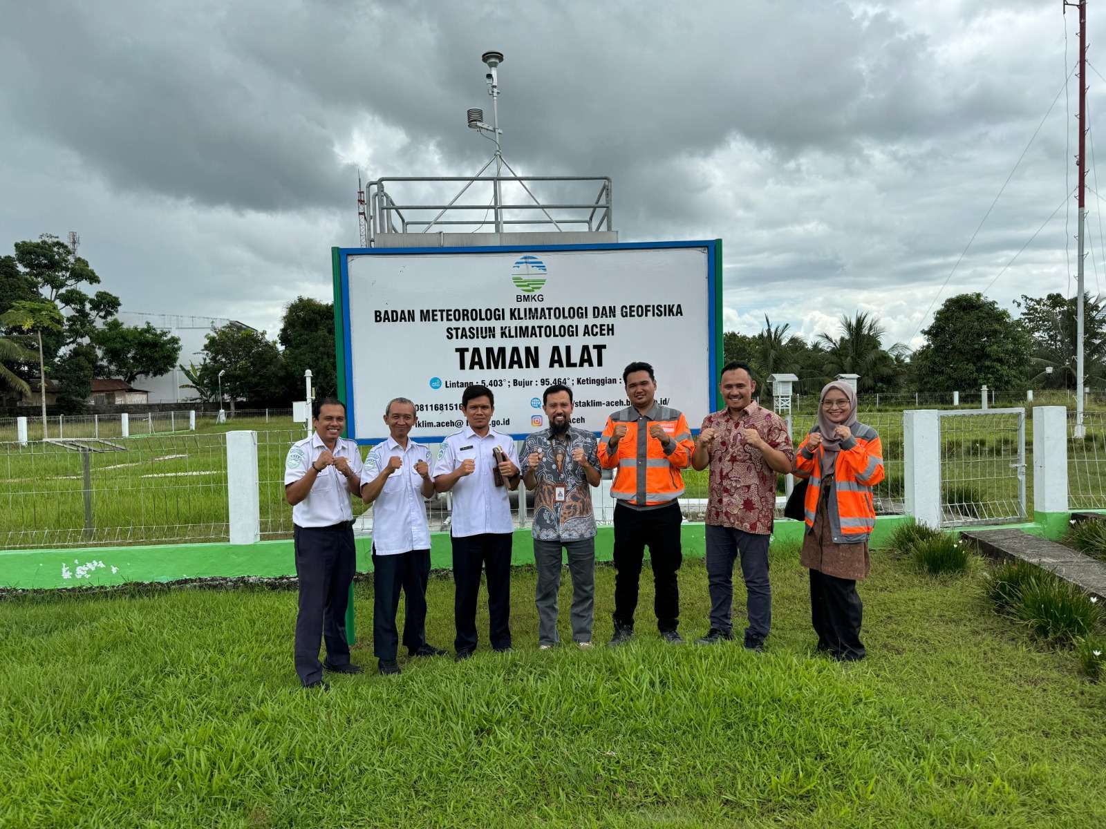 PT Solusi Bangun Andalas dan BMKG Pasang ARG, Perkuat Mitigasi Bencana Hidrometeorologi Aceh Besar
