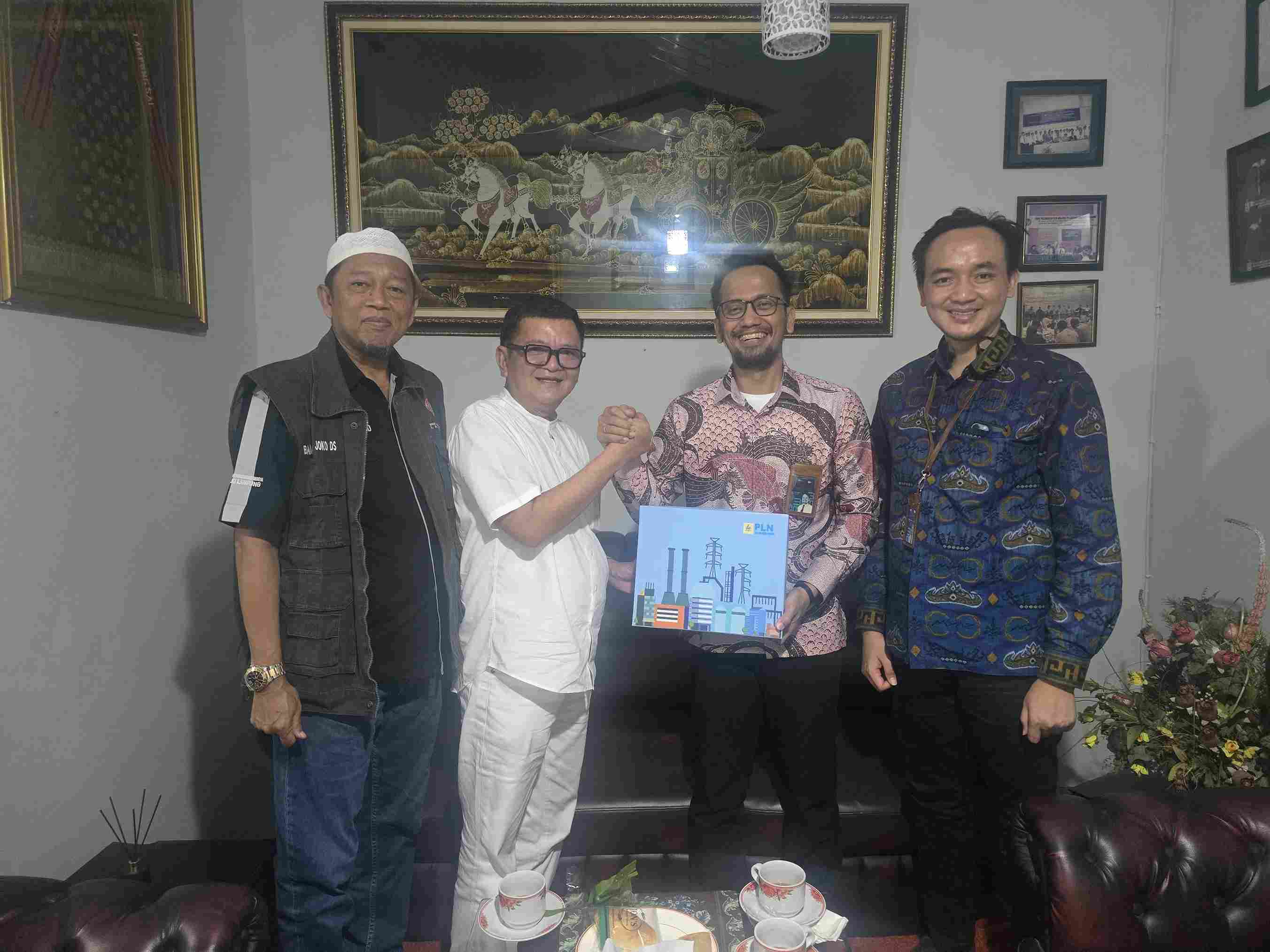 Jelang Hari Kemerdekaan, PLN UP3 Tanjung Karang Kunjungi YLKI Lampung