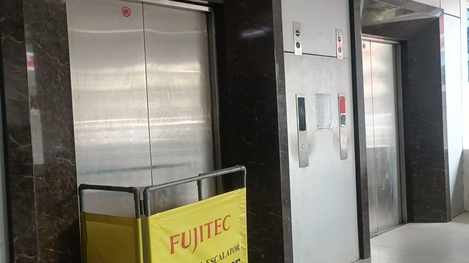 Tiga Lift Gedung Pelayanan Satap Pemkot Bandar Lampung Rusak, Warga & Pegawai Terpaksa Naik Tangga 12 Lantai