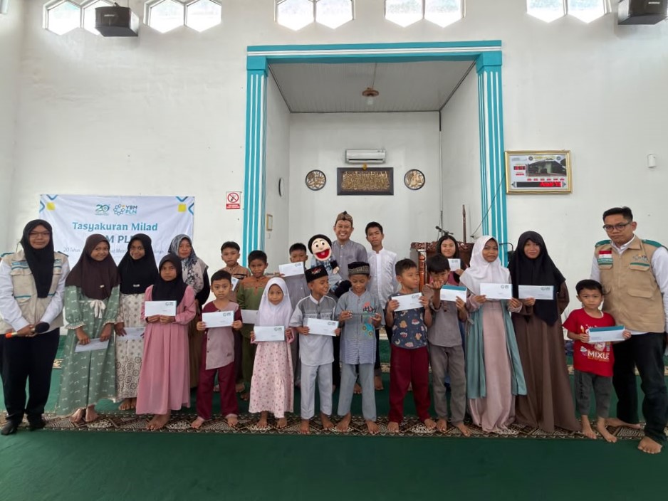 Rayakan Milad ke-20, YBM PLN Tebar Kebahagiaan melalui Dongeng Ceria dan Santunan