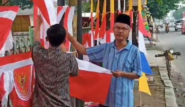 Penjualan Bendera Merah-putih Jelang HUT Kemerdekaan RI di Kota Metro Bisa Tembus Sejuta Sehari