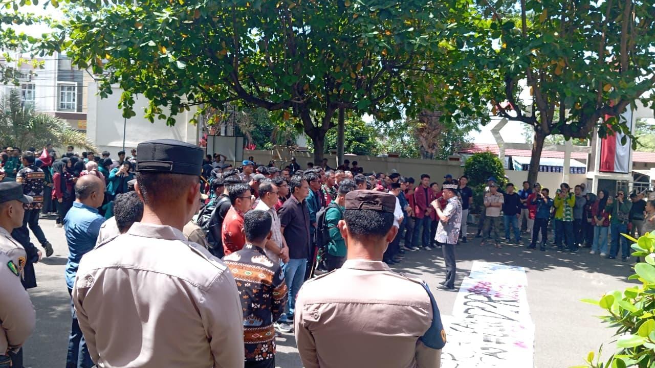 Aksi Damai IMM di DPRD Kota Metro Gaungkan 5 Tuntutan