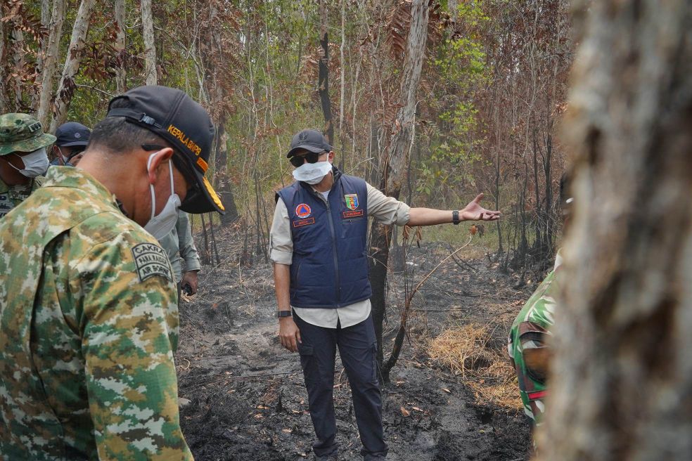 Gubernur Mirza Tegaskan Pemadaman Karhutla TNWK Harus Dipercepat, Kesehatan Warga Jadi Prioritas