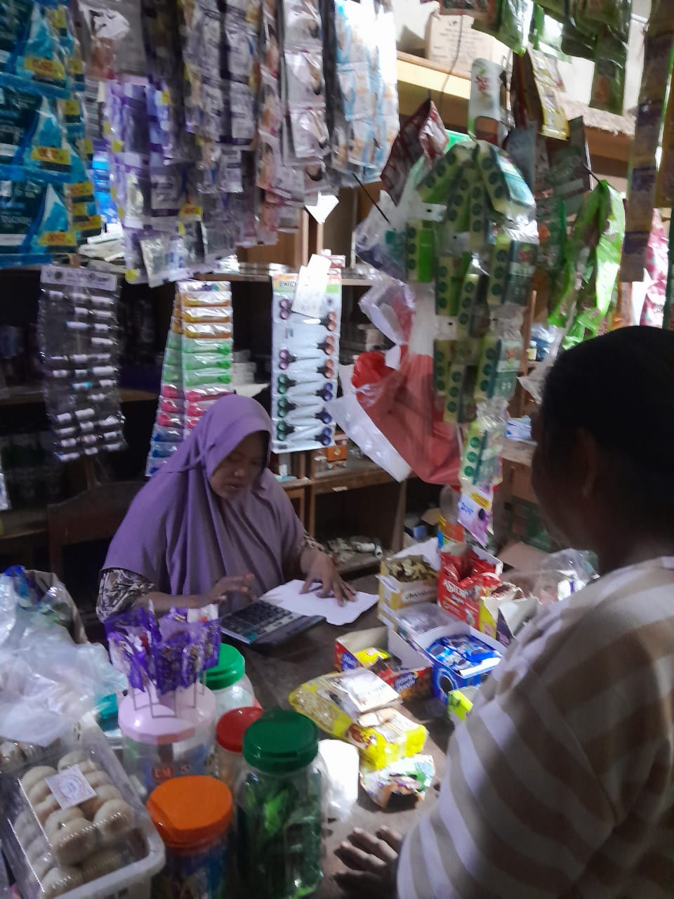 Toko Grosir Di Desa Mergodadi Pesawaran Yang Jual Rokok Ilegal Diduga Dibekingi Aparat