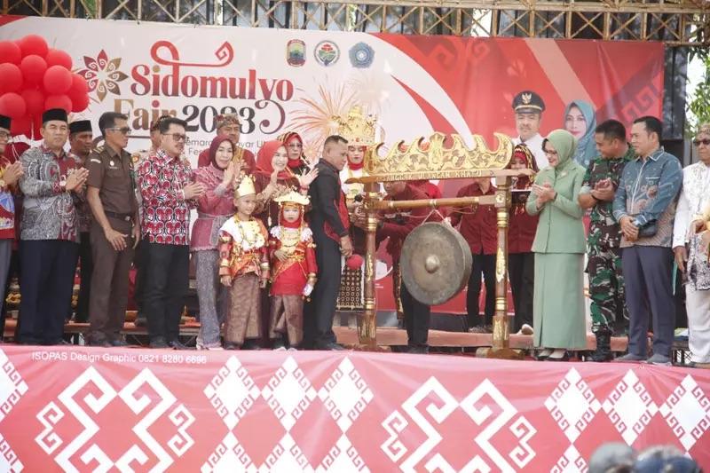 Bupati Nanang  Buka Gebyar UMKM Sidomulyo