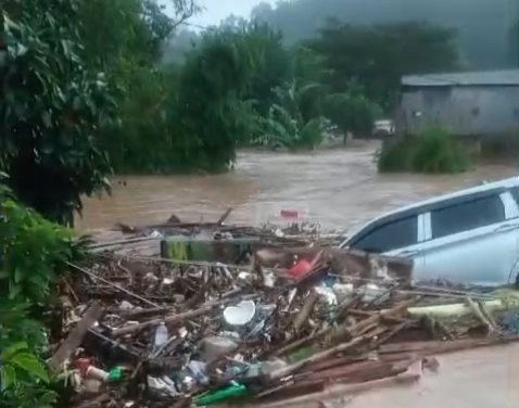 Banjir Kepung Sejumlah Wilayah di Kota Bandar Lampung 