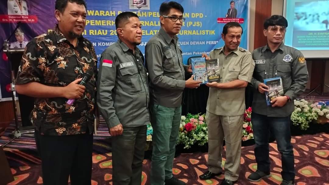 Pencerahan dan Buku Gratis dari Tokoh Pers Riau H Syafriadi, Lagu Ahmad Dhani Berdendang di Hati Para Peserta