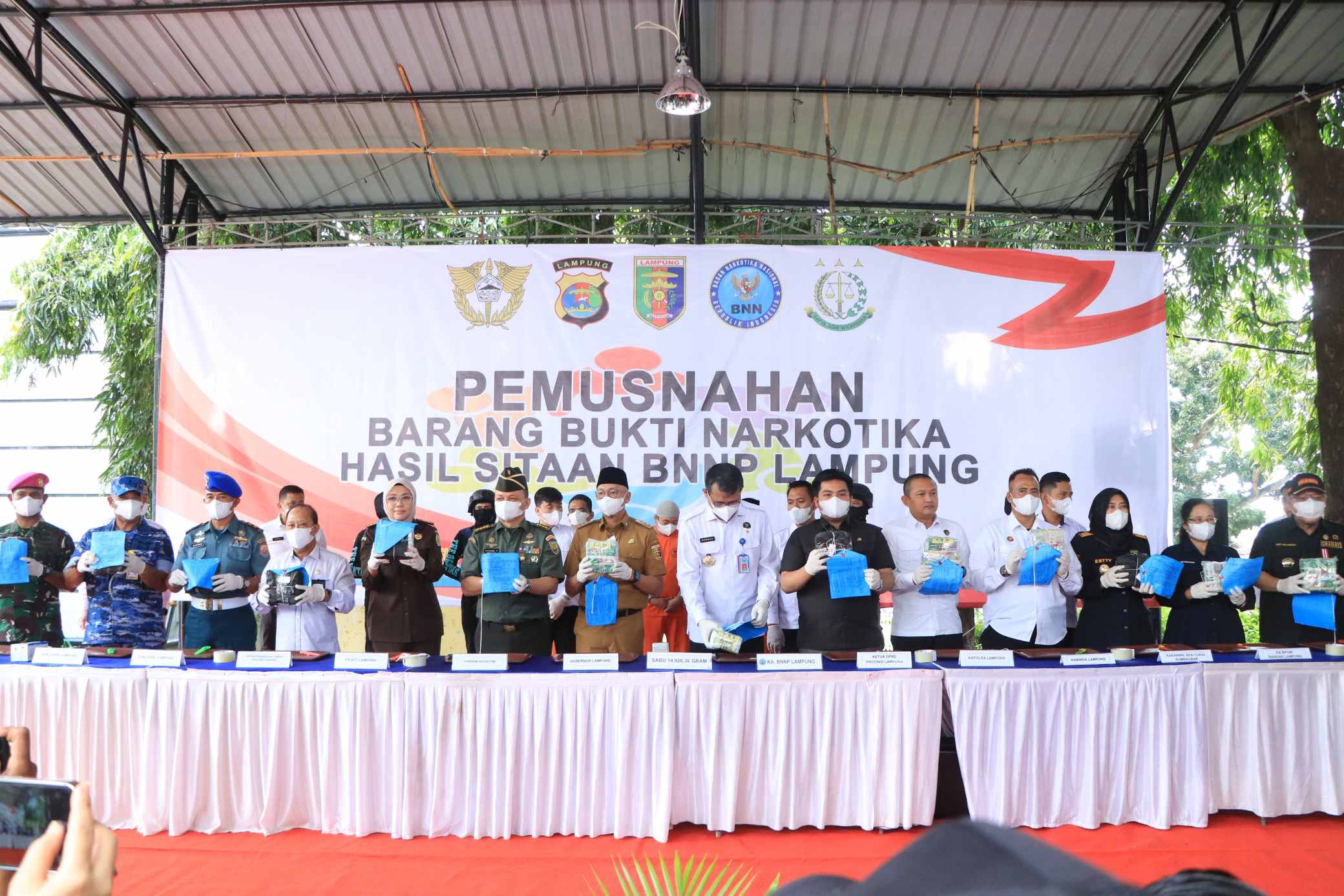 Gubernur Lampung bersama BNNP dan Forkopimda Pimpin Pemusnahan Barang Bukti Sabu